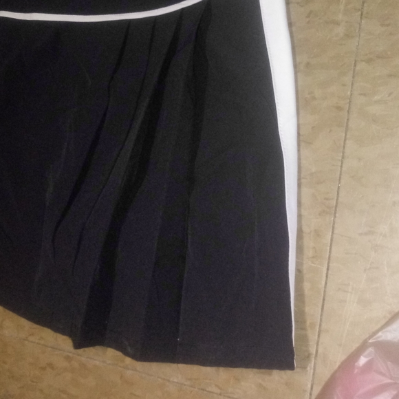 Oakley Bowtie Skort - Picture 3 of 5